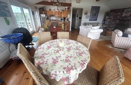 North Truro House | Spacious yet Cozy. BayViews, AC. Walk to Private Bch. The Cape Cod dream stay