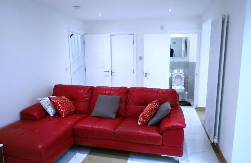 Fairlop Apartment | Spaciuos Ensuit 4