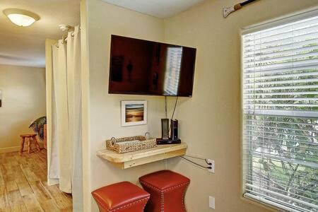Old Town House | Spanish Village Cottage w private cabana