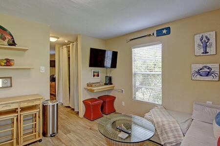 Old Town House | Spanish Village Cottage w private cabana