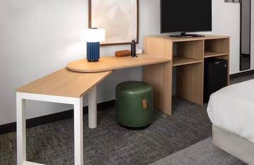 Indianapolis Hotel | Spark by Hilton Indianapolis Northeast Fishers