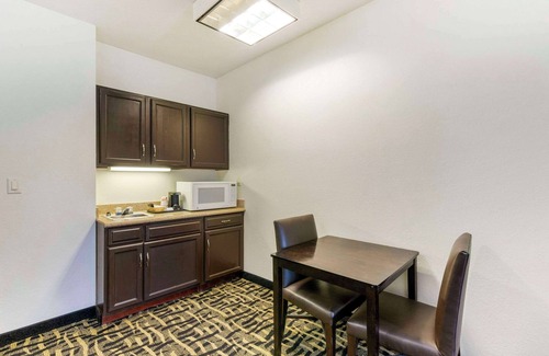 La Grange Hotel | Spark by Hilton La Grange