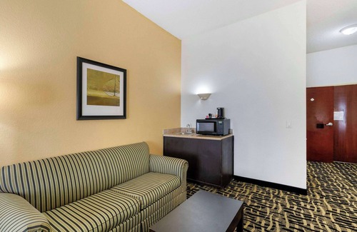La Grange Hotel | Spark by Hilton La Grange