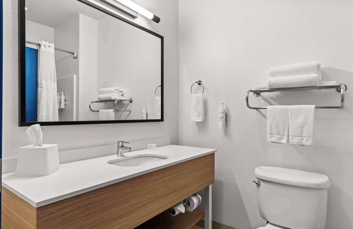 West San Antonio Hotel | Spark by Hilton San Antonio near SeaWorld