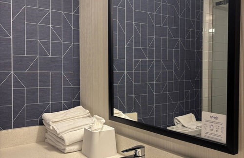 Gateway Hotel | Spark by Hilton Toronto Mississauga