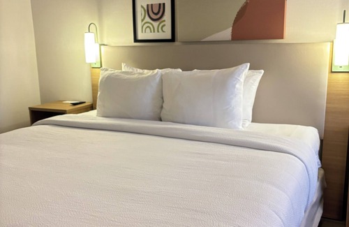 Gateway Hotel | Spark by Hilton Toronto Mississauga
