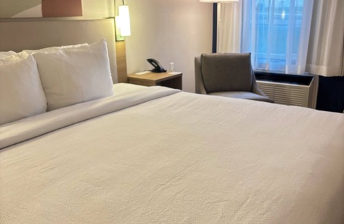 Gateway Hotel | Spark by Hilton Toronto Mississauga