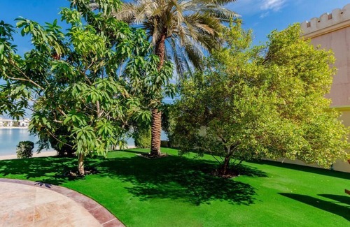 Palm Jumeirah Villa | Sparking signature Beach front villa reverera mediterian style in Palm Jumeirah
