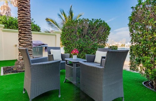 Palm Jumeirah Villa | Sparking signature Beach front villa reverera mediterian style in Palm Jumeirah