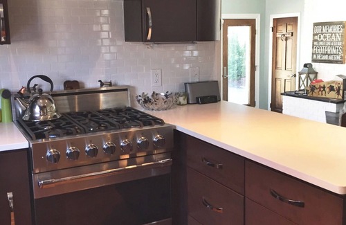 Avon House | Sparkling Cape, steps to lake, 3 blocks to town center, close to beach