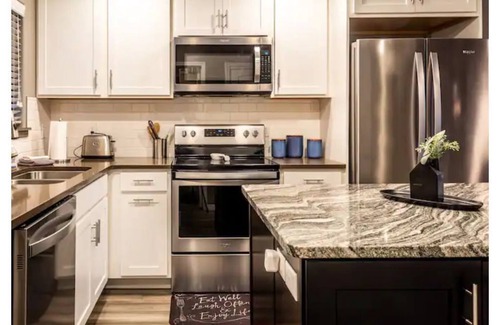 Grand Junction Condo | Sparkling clean remodeled condo w/Pool Hot Tub Gym.