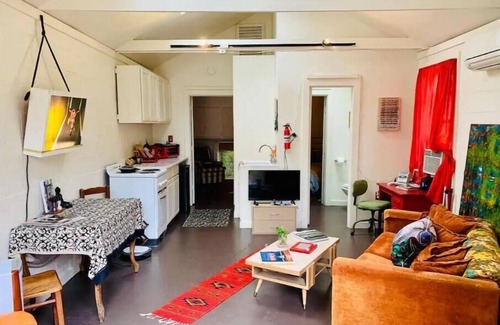 Central Oklahoma City House | Sparrow Park Guest House in walkable art district