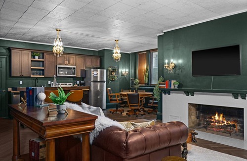 Endion House | Speakeasy Luxury Lower Level Suite