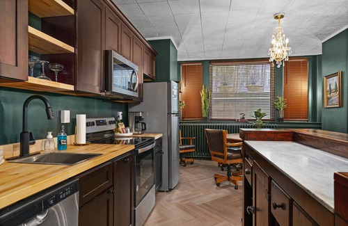 Endion House | Speakeasy Luxury Lower Level Suite