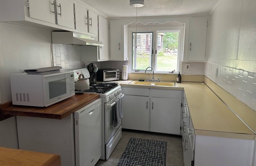 West Barnstable Cottage | Special cottage getaway! Great location. Just 10 minutes from the beach!