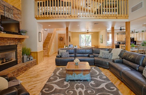 Pinetop Cabin | *Special* Pinetop Cabin~Family Groups~Playground