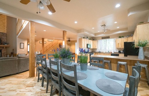 Pinetop Cabin | *Special* Pinetop Cabin~Family Groups~Playground