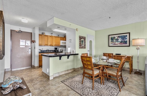 Kahana Condo | Special Rate! Ocean Front! Valley Isle Resort 708