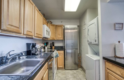 Kahana Condo | Special Rate! Ocean Front! Valley Isle Resort 708