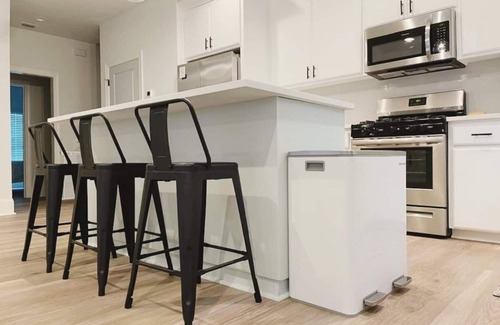 Tallahassee House | SPECIAL SUMMER PRICING: Stylish 3BR/3.5BA, Walk to Whole Foods, Restaurants