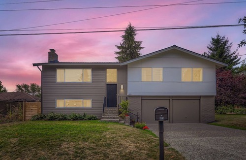 Haller Lake House | Specious 3-Bedroom house in Seattle- NearnLight Rail and UW, Free Parking