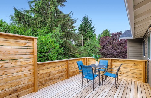 Haller Lake House | Specious 3-Bedroom house in Seattle- NearnLight Rail and UW, Free Parking