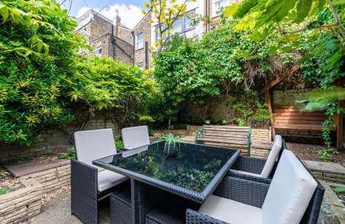 Chelsea Apartment | Specious Bright Flat with Garden in Central London