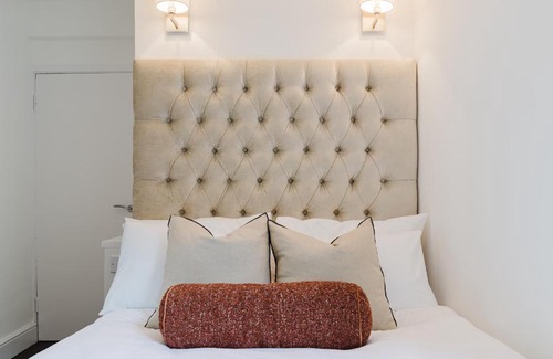 Chelsea Apartment | Specious Bright Flat with Garden in Central London