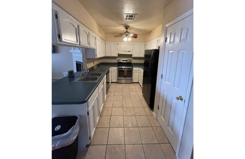 El Paso House | Spectacular 2BR Gem Easy Access to I-10, Malls!!