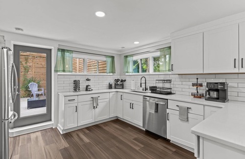 Wilmington House | Spectacular 4 Bedroom with Outdoor Oasis! No Cleaning Fee