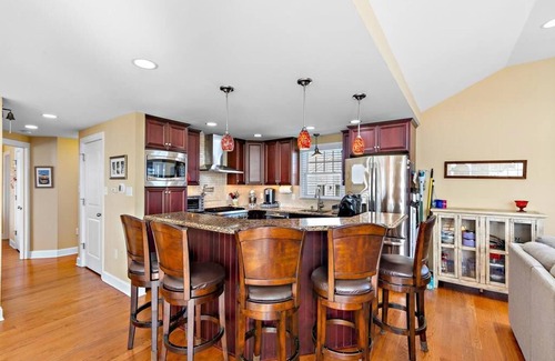 Beach Haven House | SPECTACULAR 6 BEDROOM HOME ON THE OCEANBLOCK IN BEACH HAVEN! HOT TUB!