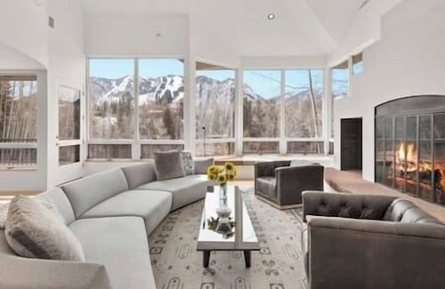 Aspen House | SPECTACULAR 6 BEDROOM HOME ON WILLOUGHBY WAY ASPEN