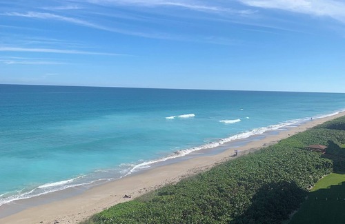 Hutchinson Island South Condo | Spectacular 7th floor condo on the beach, south east Corner unit