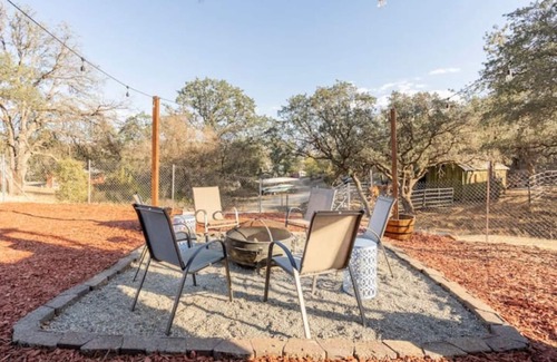Wofford Heights House | Spectacular A-Frame, epic views! S'mores by the firepit under a million stars.
