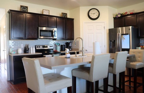 Dupont House | Spectacular back side patio open space and mountain view close to the costco