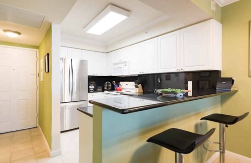 Hollywood South Central Beach Apartment | SPECTACULAR BEACH FRONT RESORT on 5 ACRES. Workspace. Park Free. Near Hospitals