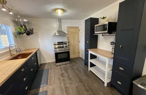 Bull Mountain House | Spectacular Choice: Sleeps 6, Your Dog Welcome Too