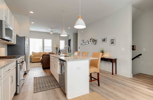 Talbot's Corner Villa | Spectacular Condo Rooftop Deck Great for Groups