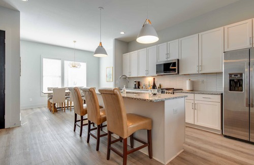 Talbot's Corner Villa | Spectacular Condo Rooftop Deck Great for Groups