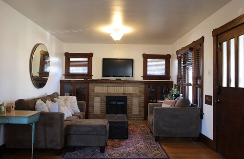 Regis House | Spectacular Family/Dog friendly Bungalow with great walkability and location.