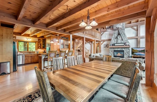 Three Peaks House | Spectacular home close to slopes, private hot tub,