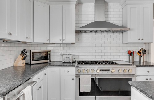 Lakeview House | Spectacular Home : Horse, Bike and Wine Country