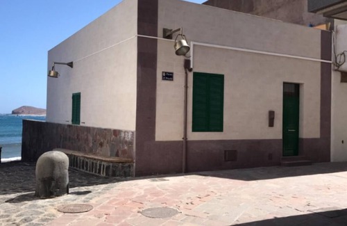 El Medano House | Spectacular house with direct access to the sea (free wifi)