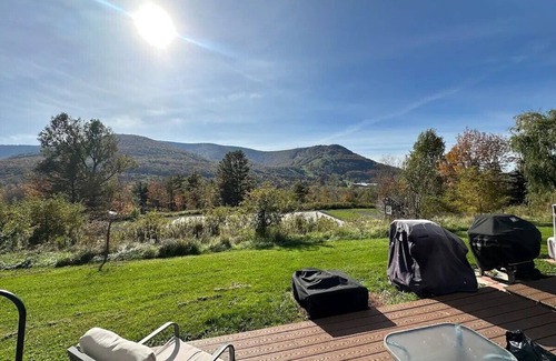 Hunter House | SPECTACULAR Hunter Mountain Views, INCREDIBLE LOCATION-2 minutes to slopes !