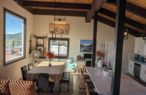 Tahoe Village House | Spectacular Lake View Mountain Retreat, Hottub, Pool, Heavenly, Close to SkiLift