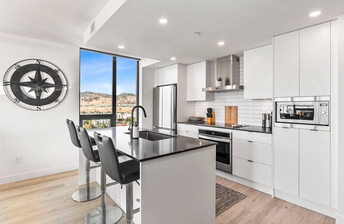 Kelowna Central Business District Condo | Spectacular Lake View w/Rooftop Access in Downtown Kelowna!