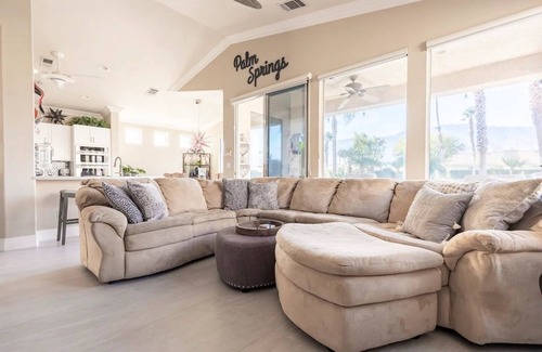 Palm Springs House | Spectacular Mountain View’s with PRIVATE Pool/Spa! Luxuriously decorated villa!