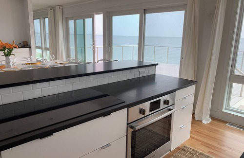 Cape Cod House | Spectacular Newly Constructed 3-Bedroom Beachfront Home in North Truro