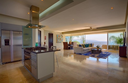 South Shore Hotel Area Condo | SPECTACULAR OCEAN AND JUNGLE VIEWS