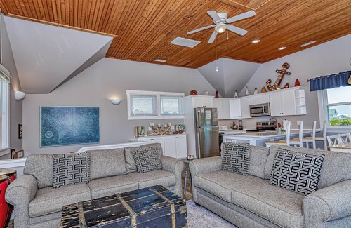 Flora's Bluff House | Spectacular ocean front cottage; expansive views from the upper deck and reverse floor plan